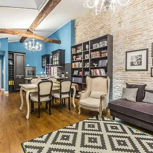 Delightful Carbonesi || The Place Bo Appartement